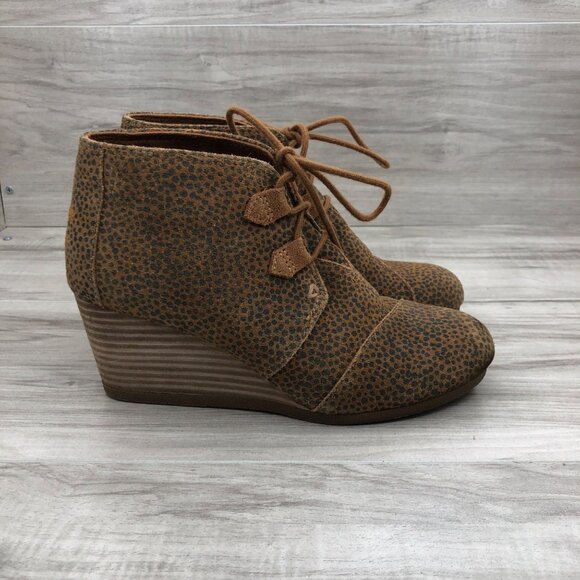 Toms Wedge Ankle Boots Women's 7 Desert Brown Animal Print Suede Lace Up Booties - Picture 1 of 9